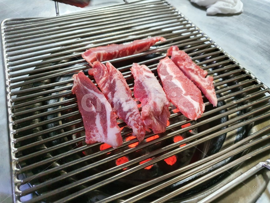 beef ribs,Briquette fire salt grill,briquettefiregrill,beefribs,grilling meat,Korean BBQ,food