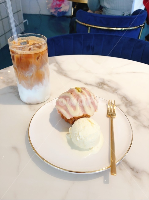 카페,아이스라떼,아이스카페라뗴,디저트,cafe,icelatte,icecafelatte,dessert,icecream,bread