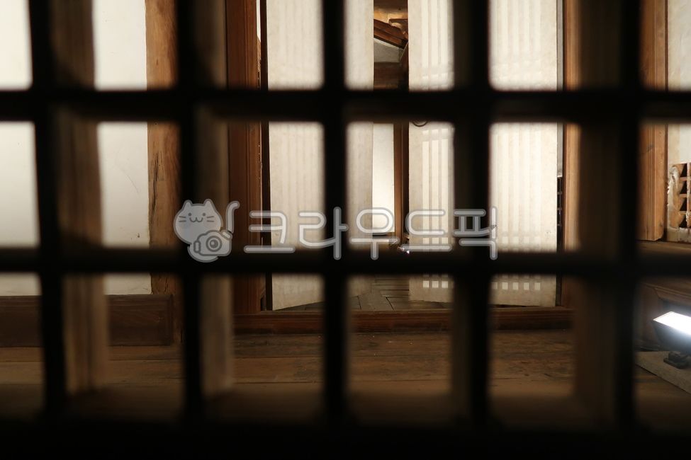 한국,고궁,궁,덕수궁,궁궐,건축물,건물,전통,한국문화,korea,traditional,architecture,history,실루엣,silhouette,대한민국,아시아,서울,궁전,동양,koreantraditional,koreanculture,감성,koreanlandmark,문,전통문,창호,문창살,고즈넉