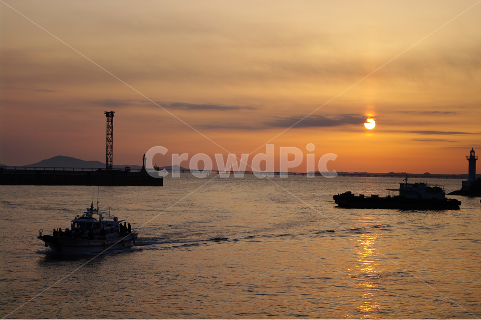 등대,노을,석양,일몰,sunset,바다,하늘,서해,한국,구름,풍경,풍광,자연,nature,landscape,배,자연,풍경,nature,landscape,교통,교통수단,traffic,transportation,vehicle,차량,boat,보트
