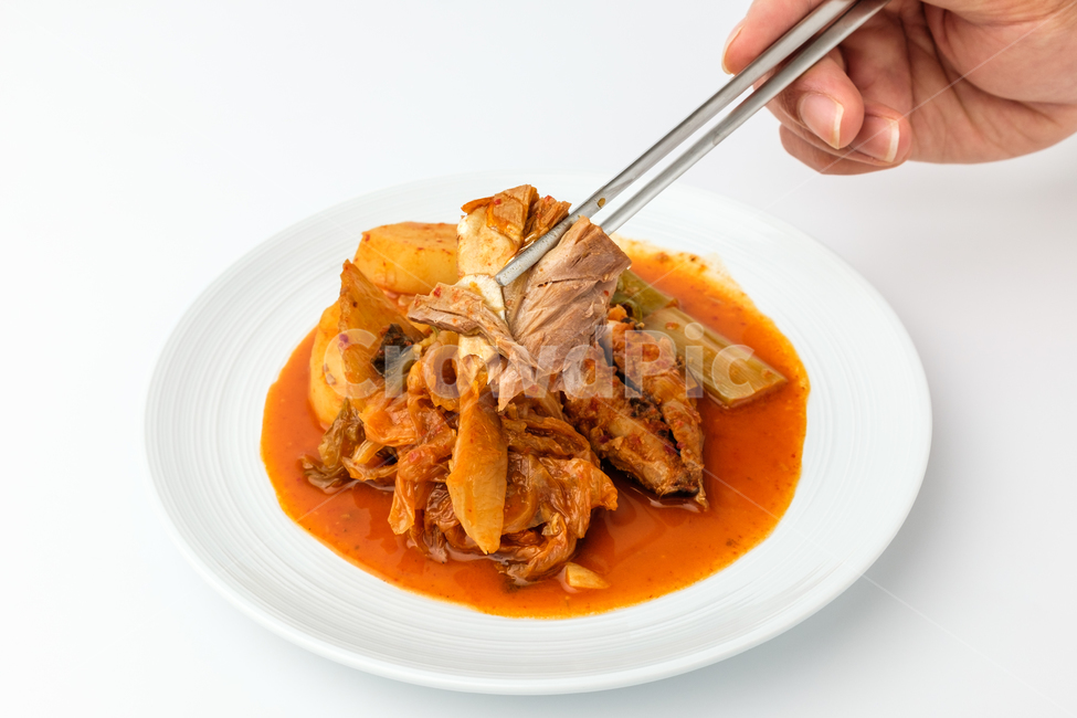 pepper,soup,savory,onion,green onion,vegetable,mackerel,afforestation,potato,Korean food,Food Ingredients,ingredients,seafood,ingredient,kimchi,Korean culture,spicy,braised mackerel,food,meal,Soup,fish,grocery,braided