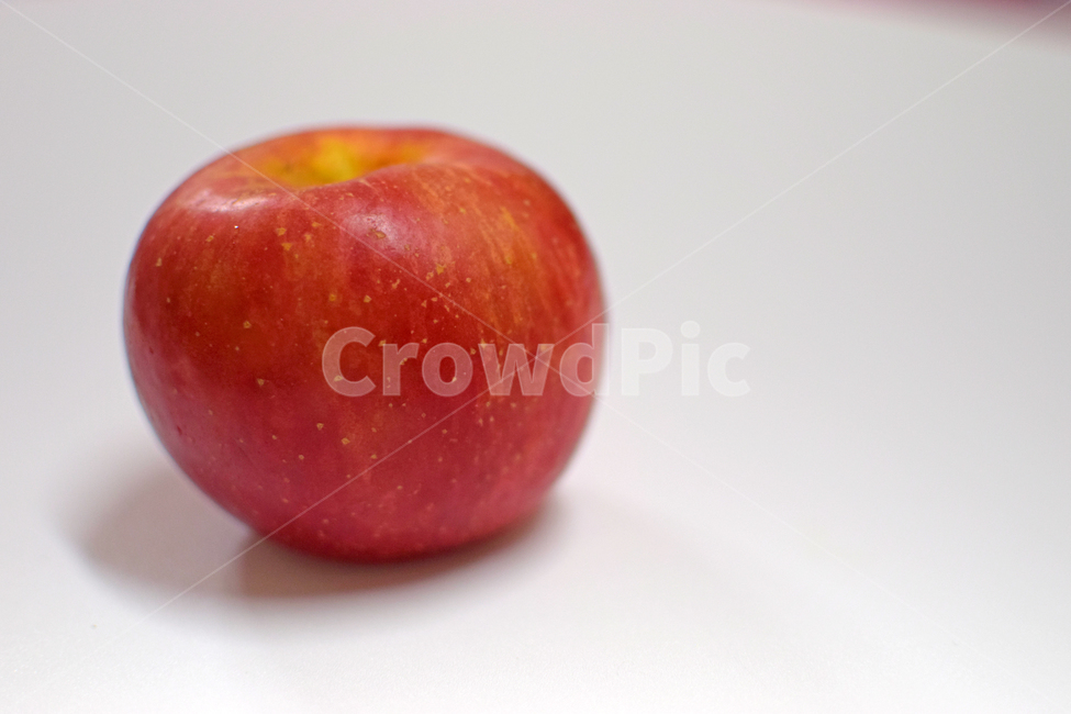 red,nutritious,apple,dessert,healthy,fruit,wellness,diet,vitamin,organic,food