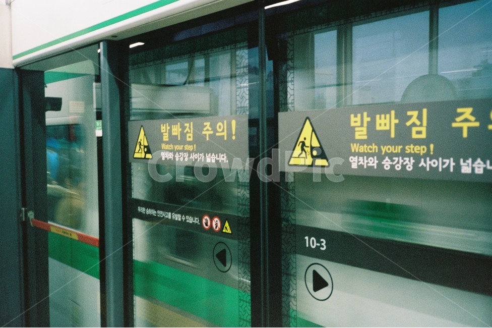 필름카메라,감성사진,지하철,열차,지하철역,교통,교통수단,traffic,transportation