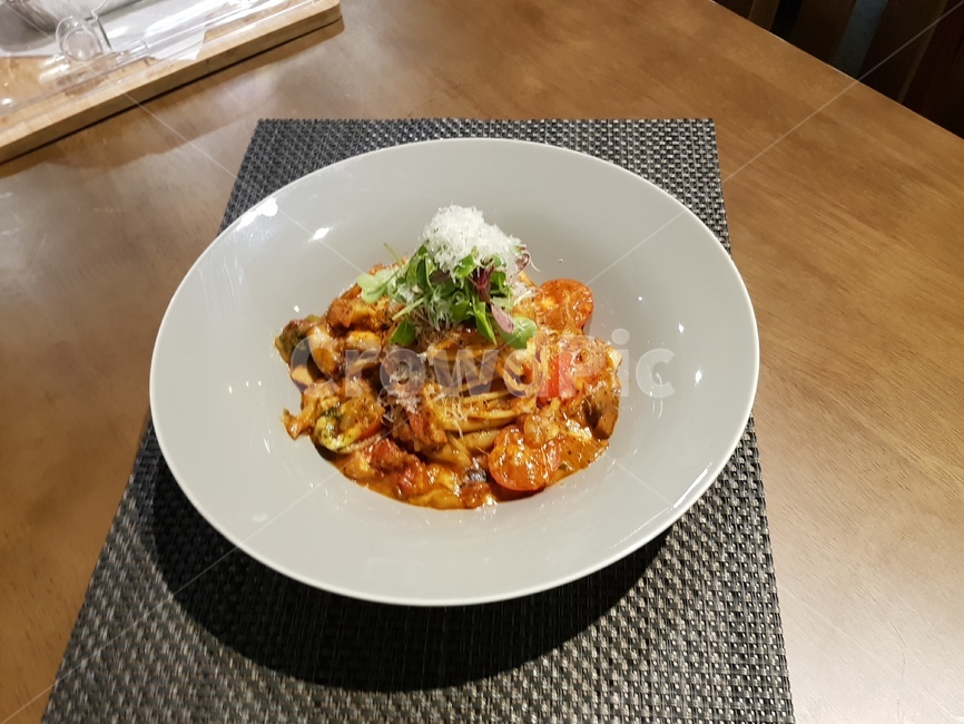 파스타,회색접시,토마토파스타,스파게티니,새우파스타,gray,접시,dish,plate,음식,식재료,요리,food,cook,meal,dishes,food reserves,면류,면요리,noodles,양식,서양음식,서양요리,western food,western dishes,western meal,western cook