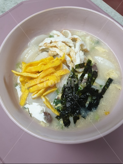 떡국,음식,food,한국음식,설날,새해,koreanfood,밥상,dish,요리,meal,식사,bowl,사발