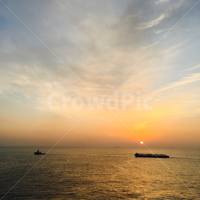 바다,해질녘,감성,풍경,여행,느낌,고독,하늘,travel,sensitivity,노을,일몰,교통수단,교통,그림자,emotion,자연,풍경,nature,landscape,교통,교통수단,traffic,transportation,outdoors,옥외,sky,red sky,붉은 하늘,dusk,황혼,dawn,새벽,sunset