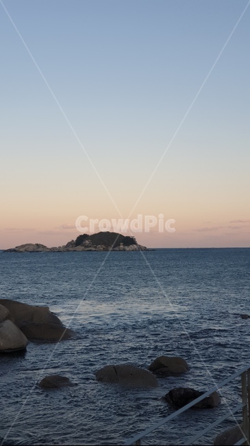 ocean,나라,자연,water,바다,sea,물,해안선,연안,promontory,outdoors,석양,바닷가,바위,하늘