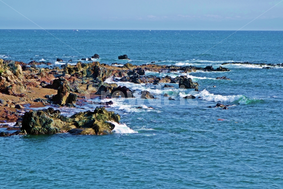 제주도,솨소깍,앞바다,현무암,수평선,바다,바위,돌,푸른,흰,구름,하늘,제주,제주도여행,제주여행,여행,자연,풍경,경치,아름다운,전망,그림,같은,뷰,바닷가,해안가,망망대해,탁트인,자연,풍경,nature,landscape,water,물,sea,ocean,대양,outdoors,옥외,promontory,곶