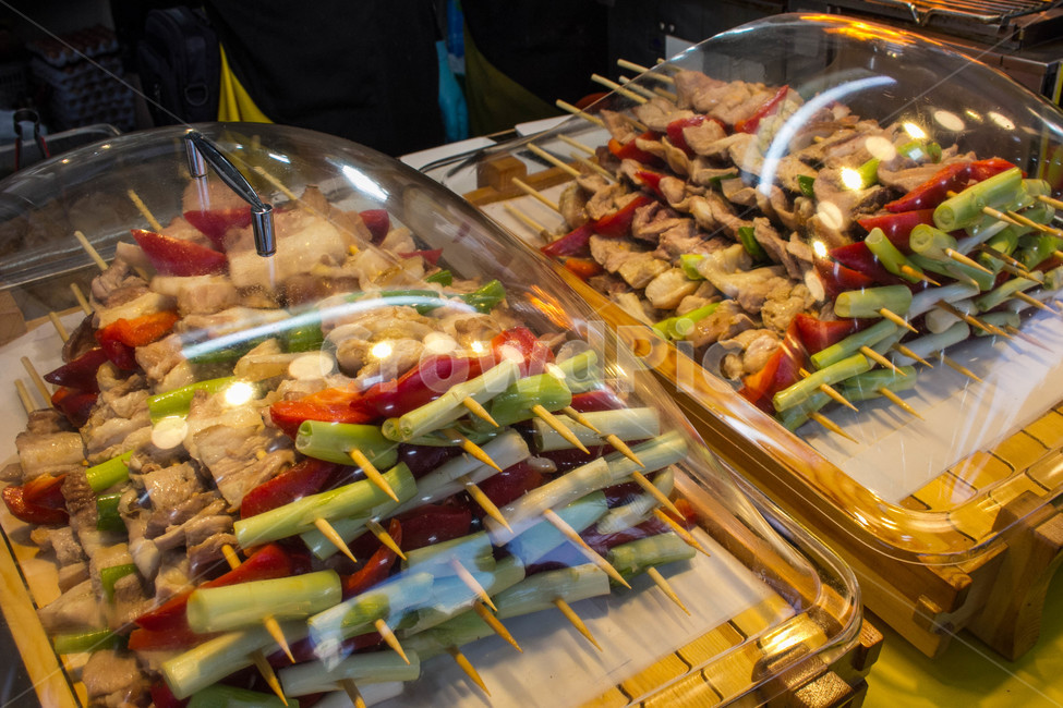 돼지고기,야사장음식,음식,꼬치구이,꼬치,돼지고기꼬치,시장,마트,마켓,market,mart,market place,음식,식재료,요리,food,cook,meal,dishes,food reserves