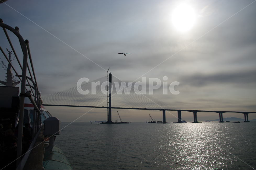 인천대교,대교,바다,sea,서해,푸른,하늘,도시,인천,한국,갈매기,그림자,구름,bridge,자연,풍경,nature,landscape,건축물,건물외관,exterior,building,structure,architecture,construction