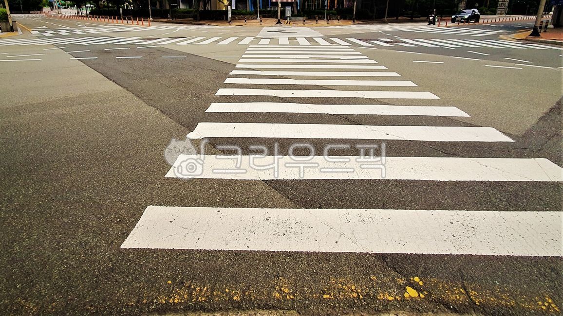 diagonal crosswalk,zebra crossing,Scramble intersection,traffic rules,crosswalk,road,road name,xcrossing,zebracrossing,xshaped crosswalk