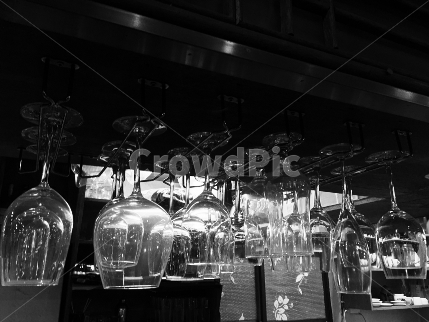 흑백,유리잔,와인잔,상수동,이리카페,흑백,모노톤,monochrome,black and white,인테리어,실내디자인,interior design,사물,물건,오브젝트,thing,object,matter