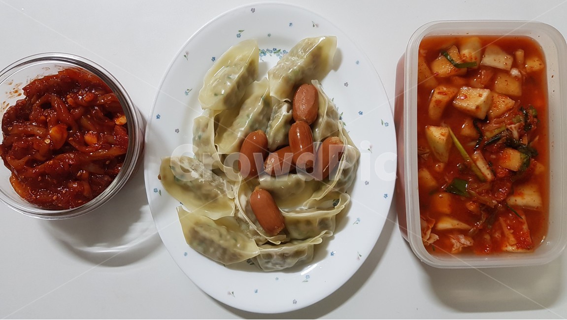 저녁밥,밥,깍두기,젓갈,만두,고기만두,비엔나,음식사진,먹스타그램,오늘의메뉴,맛집,맛집추천,음식기록,일상기록,푸드스타그램,음식스타그램,미식,한끼식사,외식메뉴,집밥,요리사진,플레이팅,푸짐한한상,맛있는한끼,식사시간,맛집투어,먹방,식단관리,야식,점심메뉴,저녁메뉴,간식타임,푸드사진,일상공유,음식취향,한식양식,음식,식재료,요리,food,cook,meal,dishes,food reserves,한식,한국음식,한국요리,korean food,korean dishes,korean meal,korean cook,디저트,간식,후식,dessert,snack