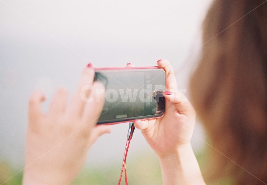 사진촬영,스마트폰,뒷모습,촬영,필름사진,phone,사람,여성,손,메니큐어,휴대폰,smartphone,picture,female,woman,젊은여성,manicure,hand,사람,인물,인간,human,person,여성,여자,woman,female,lady,사진작가,포토그래퍼,photographer,감성,sensible,feeling