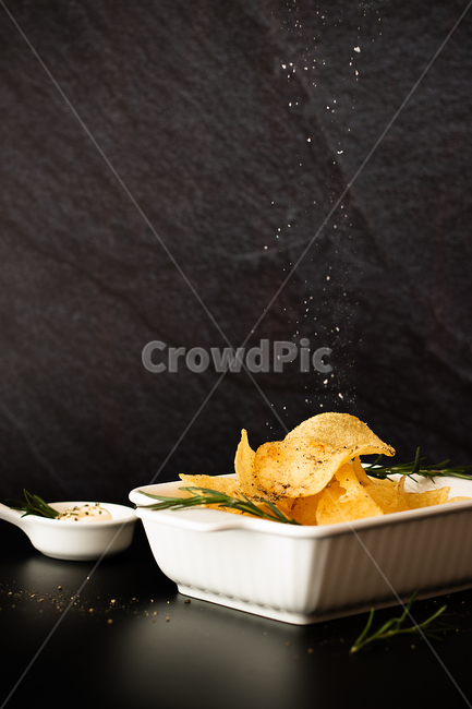 감자칩,간식,감자,과자,스낵,crisp,crisps,potatochip,potatochips,snack,바삭바삭한,소금,salt,salted,바삭바삭,음식,식재료,요리,food,cook,meal,dishes,food reserves