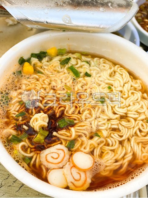 ramen,bowl noodles,Instant,Midnight Snack,disposable ramen,Cup ramen