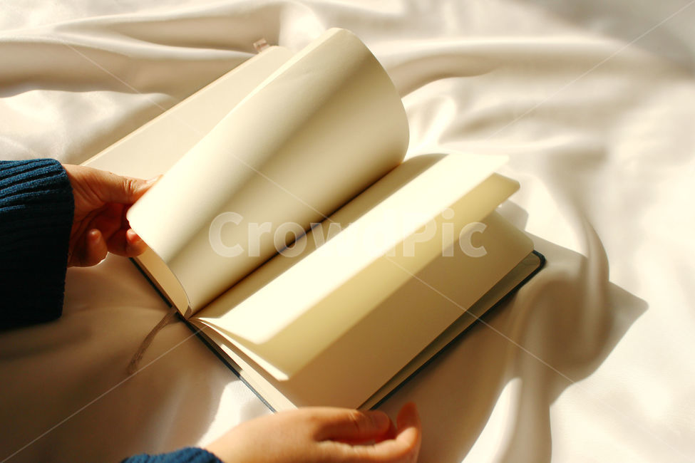 일기,일기장,다이어리,메모,기록,신체일부,몸,손,hand,body,diary,사람,인물,인간,human,person,신체일부,몸,body,감성,sensible,feeling,휴식,힐링,rest,relaxation,healing