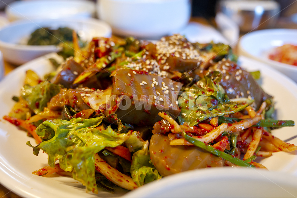 도토리묵,도토리,묵,상추,양파,매콤한,부드러운,쫄깃한,한국,전통,음식,food,식당,전통식당,묵사발,술안주,안주,음식,식재료,요리,food,cook,meal,dishes,food reserves,한식,한국음식,한국요리,korean food,korean dishes,korean meal,korean cook