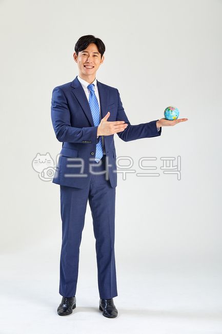 글로벌,정장,미소,지구본,글로벌사업,성공,도전,자신감,직장인,인물,업무,구직,취업,비지니스,남성,매니저,과장,대리,30대,20대,영업,경영자,경영,컨설팅,금융,한국인,동양인,아시아인,1명,회사,사무실,실내,멋진청년,꿈,관리직,일,흰색,누끼,앉은모습,청년,넥타이,1등,최고,글러벌,사업가,청년사업가,global,formal,smile,businessman,globe,globalbusiness,success,challenge,confidence,officeworker,job,business,male,deputy,30s,20s,sales,manager,consulting,finance,korean,asian,1person,office,wonderfulyoungmanagement,dream,white,management,clothing,coat,overcoat,apparel,사람,person,human,인간,사람,인물,인간,human,person,남성,남자,man,male,비즈니스,사업,business,service,work