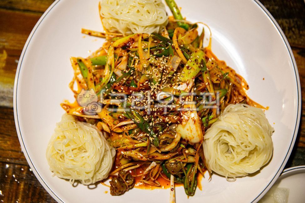 파,골뱅이,국수,매운맛,골뱅이무침,한국전통음식,greenonion,golbaengi,noodles,spicy,marinatedgolbaengi,spicyseasnailssalad,traditionalkoreanfood