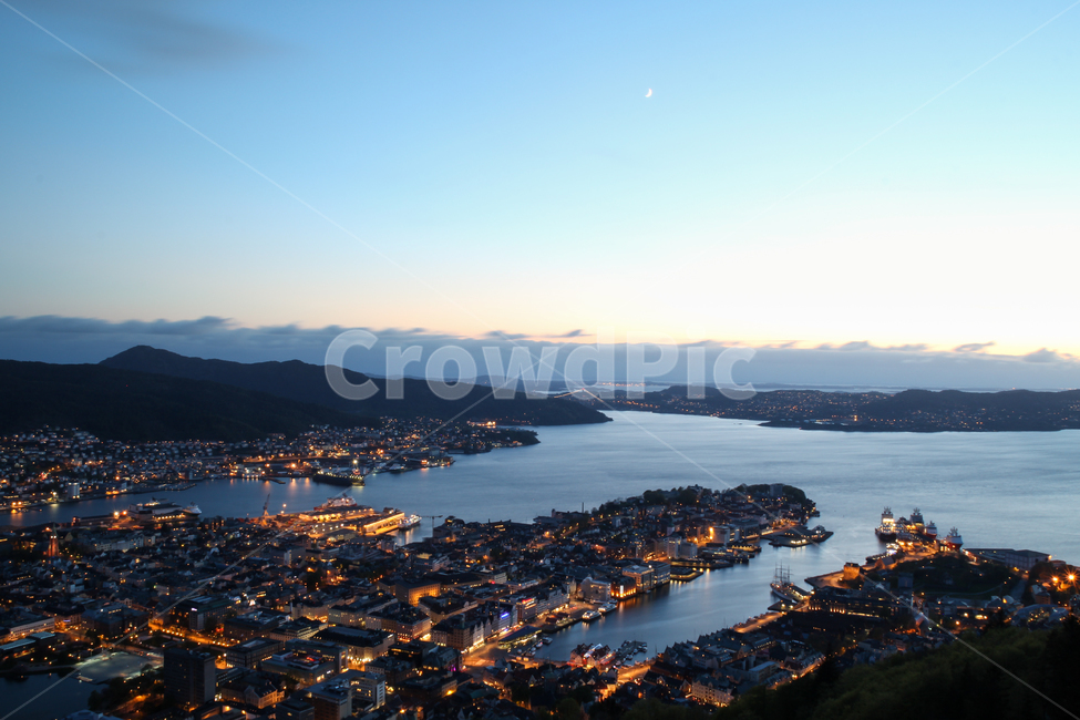 night view,city,tourist attraction,scenery,summit,sea,observatory,superb view,beautiful,view,port city,darkness,Northern Europe,Bergen,Mount Flen,Europe,tourist destination,night,city night view,lighting,city area,Norway,port,light,panoramic view,Nordic c
