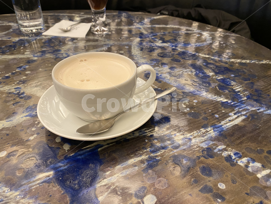 tea,커피,라떼,coffee,티타임,커피잔,잔,티스푼,티,latte,레스토랑,카페,cafe,음식,디저트,저녁식사,점심식사,saucer,받침접시,pottery,도기류,cup,coffeecup,커피컵