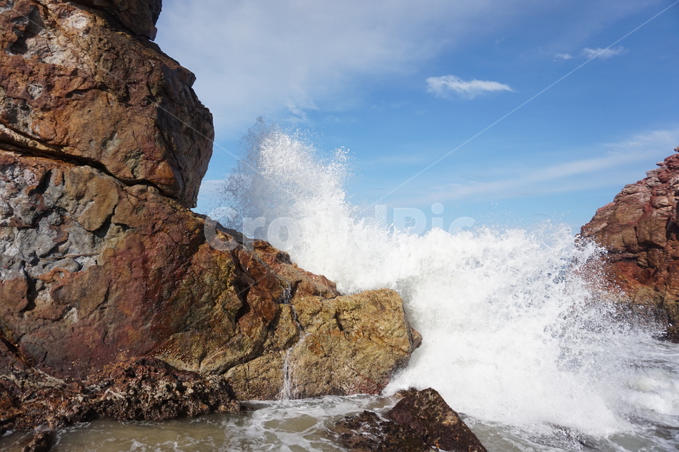 nature,자연,outdoors,옥외,water,물,ocean,대양,promontory,cliff,낭떠러지,sea,wave,rocks,rock,sky,하늘,바다,바위,파도,야외