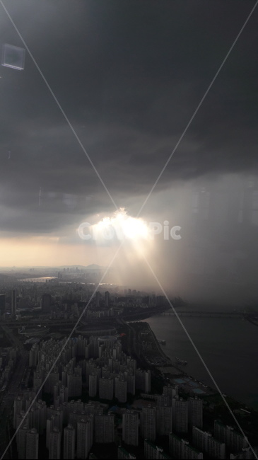서울,비,명소,하늘,구름,해,한강,어두움,도시,풍경,city,landscape,light,빛,flare,플레어,nature,자연,weather,날씨,outdoors,옥외