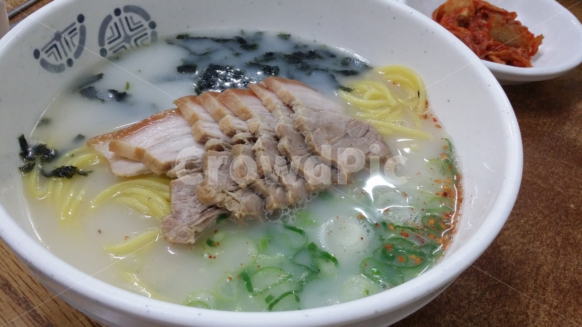 고기,국수,김가루,제주도,전통무늬,국물,noodle,bowl,음식,식재료,요리,food,cook,meal,dishes,food reserves,면류,면요리,noodles,한식,한국음식,한국요리,korean food,korean dishes,korean meal,korean cook