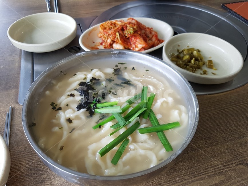 칼국수,한국음식,한식,국수,점심메뉴,옛날칼국수,추억음식