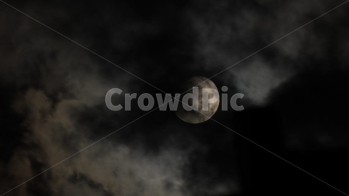 nature,outdoors,universe,밤,night,outerspace,우주,space,달,moon,천문학,astronomy,구름에가려진달,구름,검은구름,자연,풍경,nature,landscape,옥외,outer space,대기권 밖