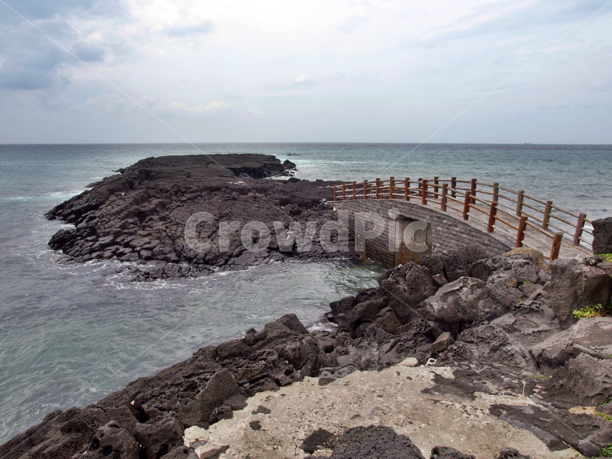 월령코지,다리,월령포구,제주,올레14코스,올레길,바다,자연,풍경,nature,landscape,제주도,jeju,jeju island,water,물,sea,outdoors,옥외,ocean,대양,shoreline,해안선,land,땅,promontory,곶