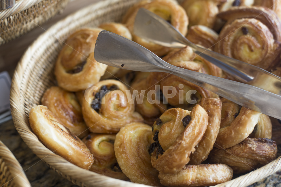 basket,bread,butter,Breakfast,bakery,tongs,food,dessert,brunch,flour,Danish