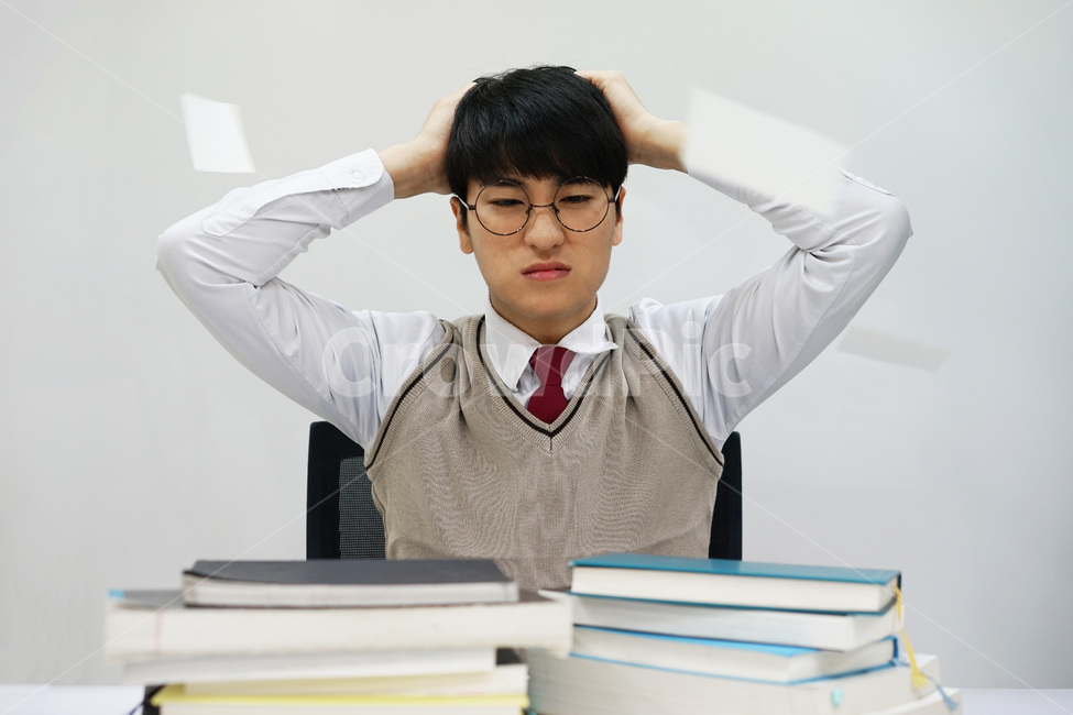 수능,교육,학생,교복,시험,강의,수업,고등학생,고3,남고생,남자고등학생,남고,수능시험,기말고사,중간고사,모의고사,exam,quiz,test,학업,공부,남자,남학생,사람,인물,인간,human,person,얼굴표정,facialexpression,face,남성,man,male,학교,education,learning,study,schoo,사람,인물,인간,human,person,얼굴표정,facial expression,face,남성,남자,man,male,감정표현,기분,feeling,emotion,교육,학교,공부,education,learning,study,school