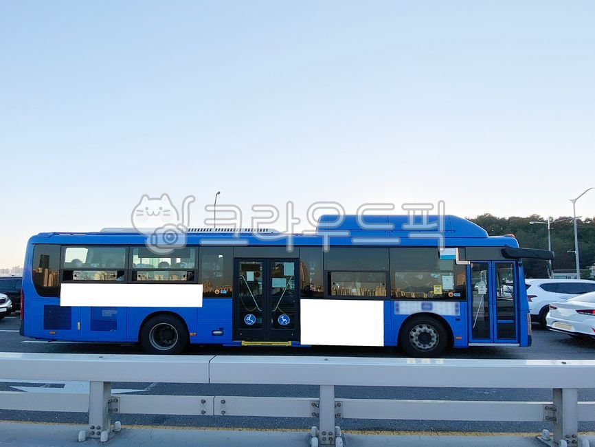 버스,버스광고,목업,목업이미지,광고,광고판,차량광고,시내버스광고,부착광고,옥외광고,판넬,비즈니스,상업광고판,도시배경,사인보드,상업광고,커머셜,비어있는,프레임,광고디자인,빈공간,배경,바탕,백그라운드,사각형광고판,차량,교통수단,bus,busadvertisement,mockup,mockupimage,billboard,vehicleadvertisement,citybusadvertisement,advertisement,outdooradvertisement,panel,business,commercialbillboard,citybackground,signboard,commercialadvertisement,commercial,free,frame,advertisingdesign,emptyspace,background