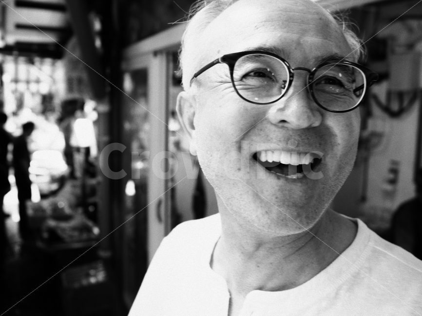 미소,아버지,행복,웃음,기쁨,사람,인물,인간,human,person,얼굴표정,facial expression,face,남성,남자,man,male,감정표현,기분,feeling,emotion,흑백,모노톤,monochrome,black and white