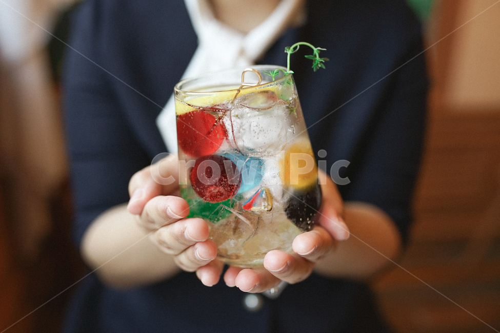 beverage,마실것,drink,alcohol,알코올,cocktail,칵테일,인간,human,사람,person,음료,카페,cafe,음료수,drink,beverage