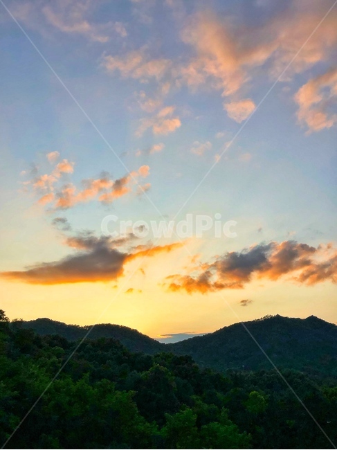 weather,날씨,nature,자연,outdoors,옥외,cloud,구름,sky,하늘,cumulus,적운,mountainrange,산맥,노을,mountain,산,석양,석양빛