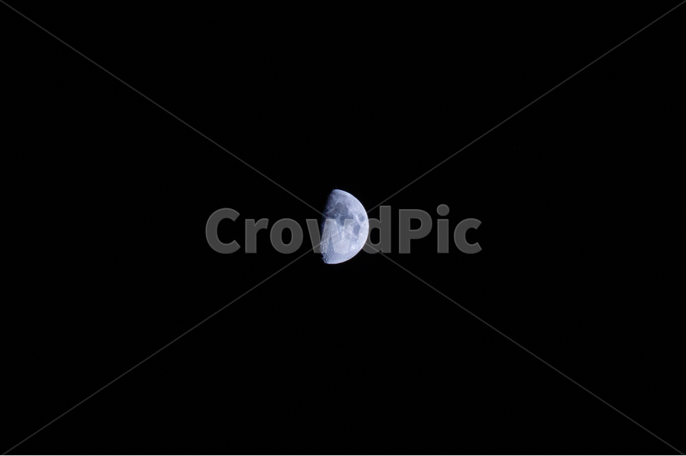 밤,달,상현달,푸른,반달,자연,풍경,nature,landscape,야경,밤,nightscape,night,outdoors,옥외,universe,우주,moon,astronomy,천문학,outer space,대기권 밖,space