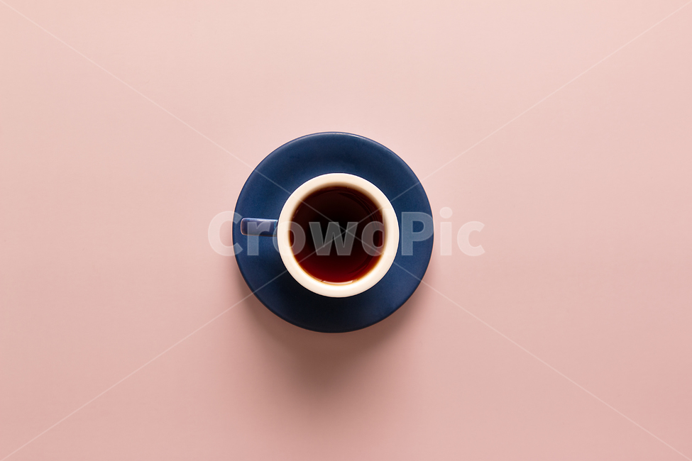 커피,coffee,음료,drink,컵,cup,식기,plate,커피콩,원두,커피원두,coffeebean,coffeebeans,남색,카페,cafe,커피컵,coffeecup,핑크,인디핑크,분홍,pink,커피,카페,coffee,cafe