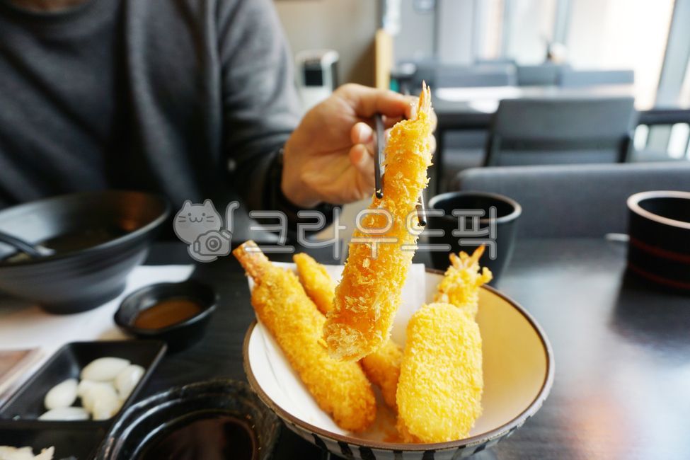 튀김,새우튀김,음식,food,젓가락,riedfood,frieddish,deepfriedshrimp,hrimpfritters,chopsticks