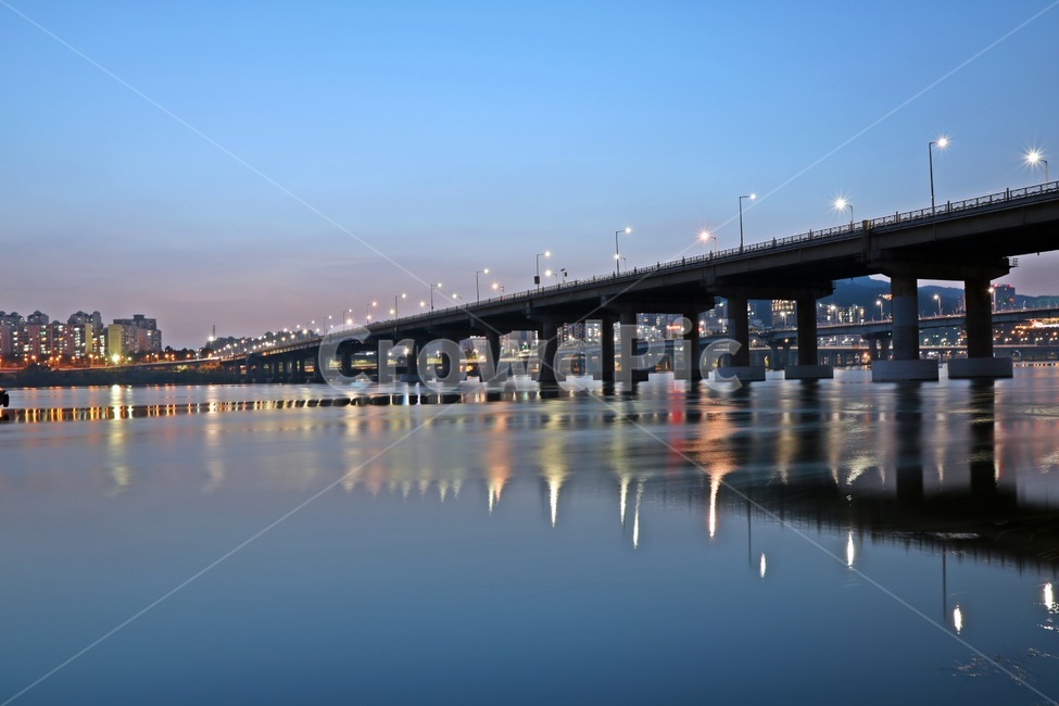 한강,다리,한강다리,hanriver,bridge,야경,밤,풍경,nightscape,night,landscape,도시,city,한국도시풍경,한국도시경관,korea cityscape,water,물,waterfront,워터 프론트,port,포트,dock,독,pier,교각