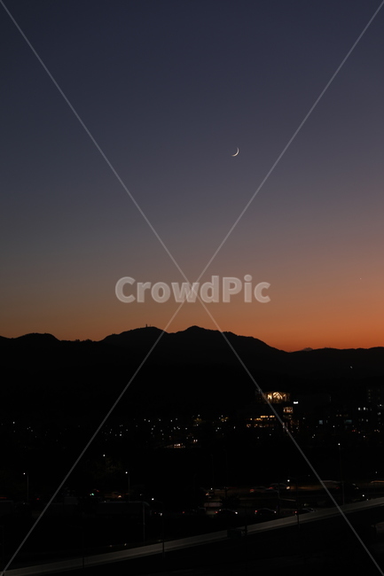 일몰,초승달,달,일몰풍경,하늘,sky,노을,붉은노을,산세,풍경,자연,nature