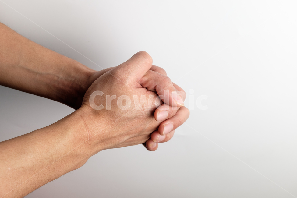 손,손등,손톱,힘줄,깍지,신체부위,겹친,모은,사람손,제스쳐,성인,남자,클로즈업,상징,수신호,기도,합장,손가락,엄지손가락,검지손가락,중지손가락,약지손가락,새끼손가락,신체부분,신체일부,몸,body