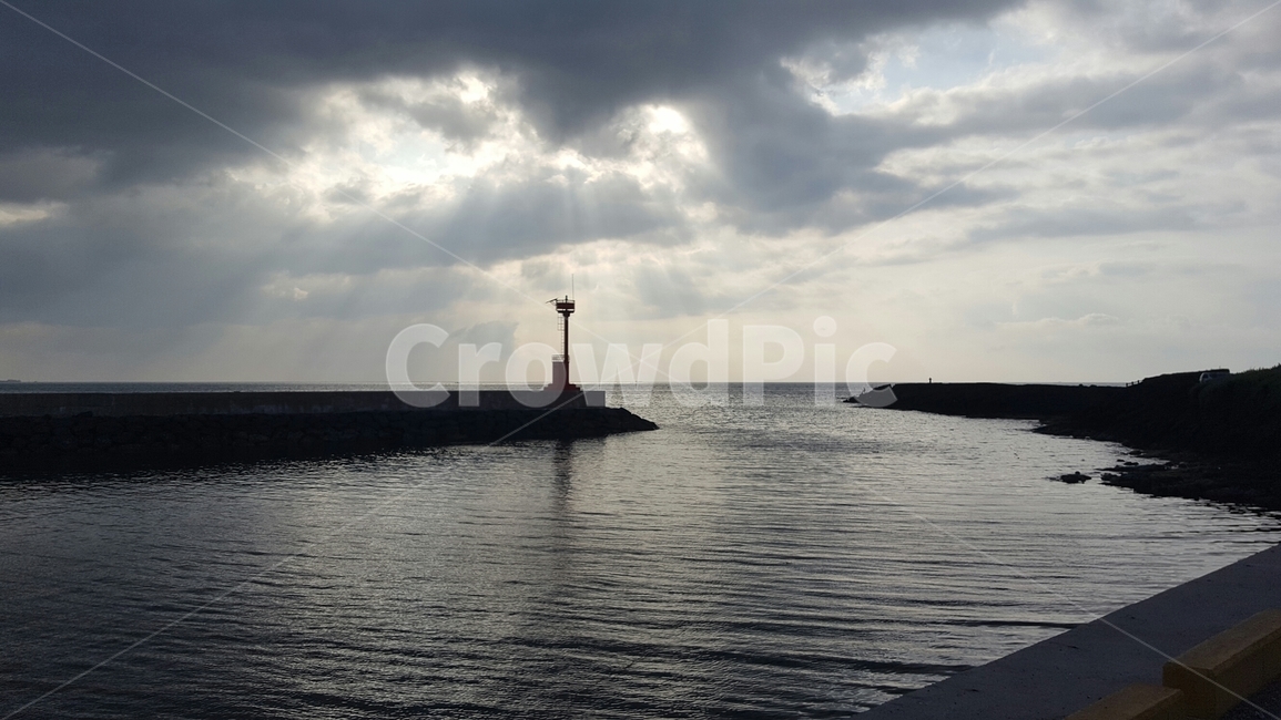 바다,돌,하늘,구름,빛,햇빛,파도,beach,cloud,sky,lights,sunlight,wave,stone,blackstone,현무암,제주도,월령리,등대,항구,seaport,nature,자연,자연,풍경,nature,landscape,등대,lighthouse
