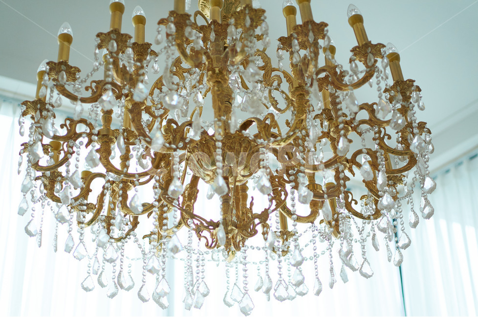 chandelier,lighting,ceiling,cafe,bling,샹드리에,천장,인테리어,공간,감성사진,interiorspace,modern,classic,sensitive,감성감정,sensible,feeling,emotion,실내디자인,interiordesign,사물,물건,오브젝트,thingobjectmatter,인테리어,실내디자인,interior design