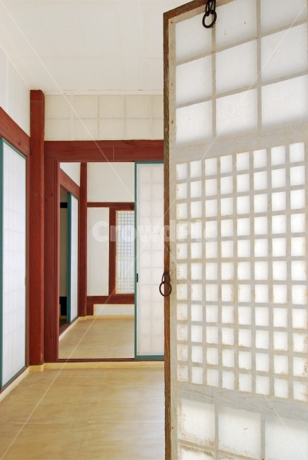 한옥,기와집,실내,방,인테리어,창호,문,방문,궁,궁궐,궁중,집,주택,바닥,한국,전통,한국전통,전통건축,고건축,건축,문고리,한국전통,한국문화,korean traditional,korean culture,인테리어,실내디자인,interior design
