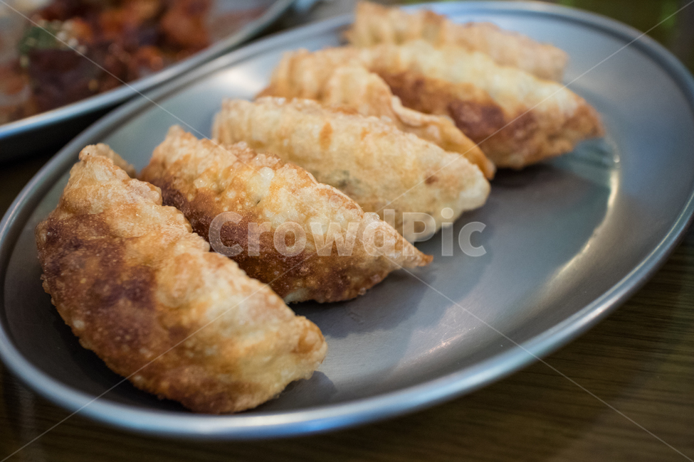 군만두,바삭바삭,만두,음식,중식,고기만두,전통음식,한국음식,저렴한,야식,주전부리,먹거리,음식,식재료,요리,food,cook,meal,dishes,food reserves,디저트,간식,후식,dessert,snack