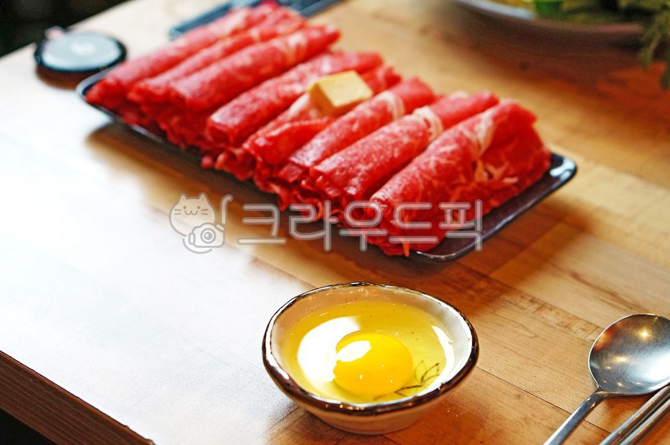 Japanese food,egg,nabe,izakaya,spoon,beef,shabushabu,food