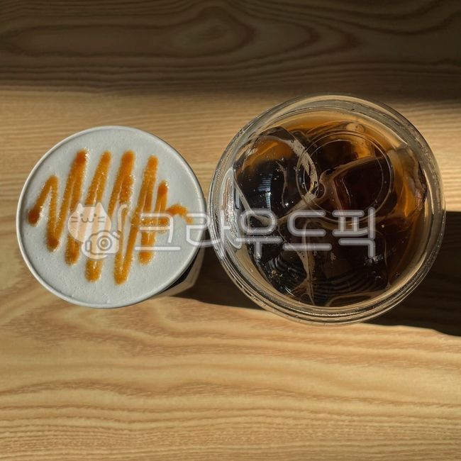 Ice americano,Caramel Macchiato,black coffee,latte art,cool,iced,cool drink,ice,Latte,americano,cafe,coffee,Americano,icedcoffee,Caffeine,iced coffee,glass cup